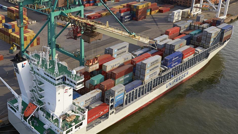 Container vessel unloading in the Container Terminal Frihamnen