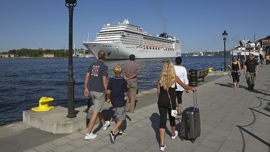 Cruisepassengers by cruiseship