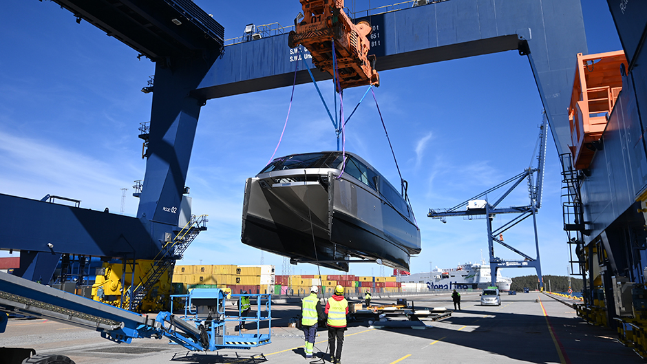 Candela takes the boat to Mumbai