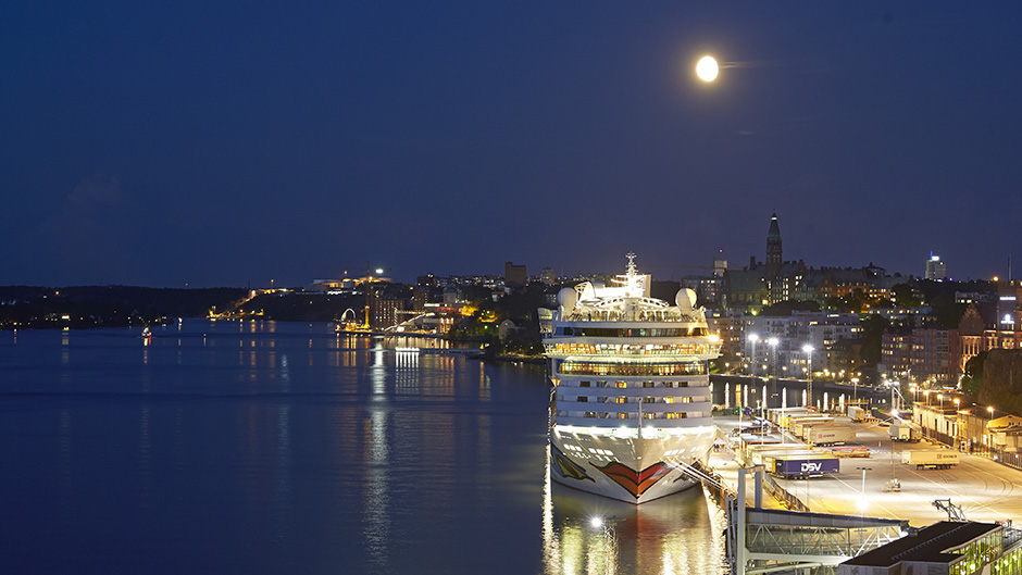 Cruiseship by Stadsgården