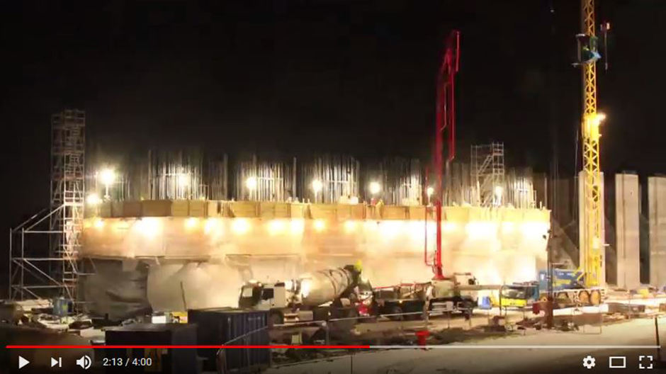 Casting of gigantic supporting walls at night