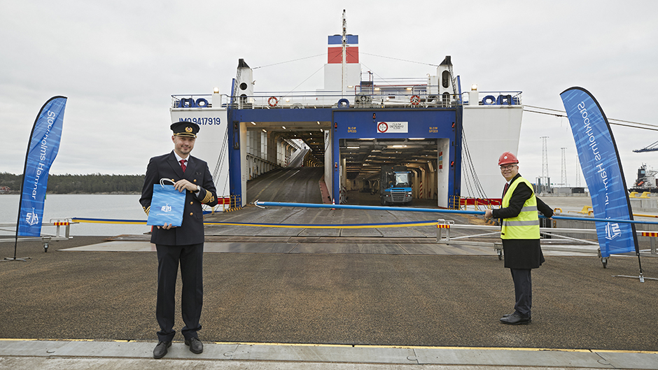 A corona safe plaque ceremony in front of Stena Line´s ferry