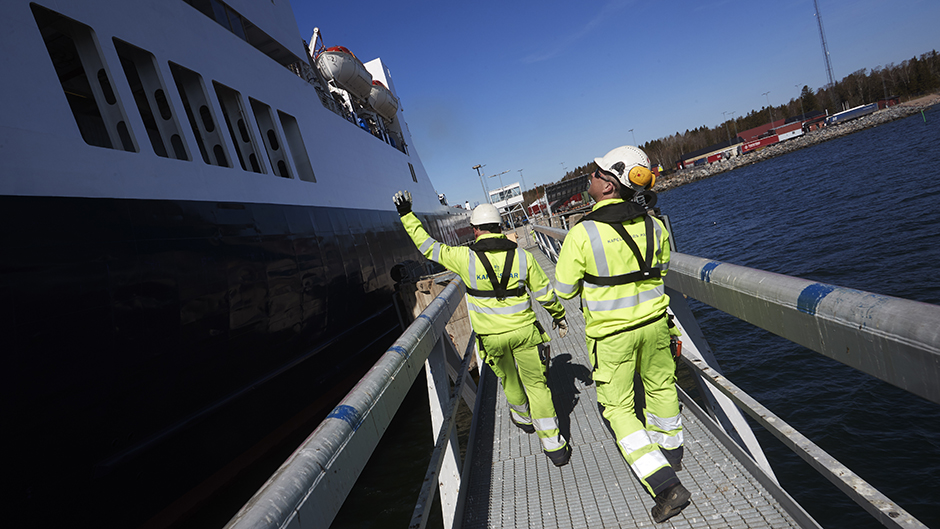 Two dock workers beside a vessel at Port of Kapellskär