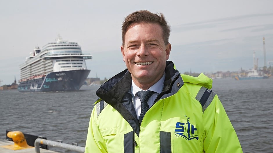 Joakim Larsson on the quay in front of Mein Schiff 1