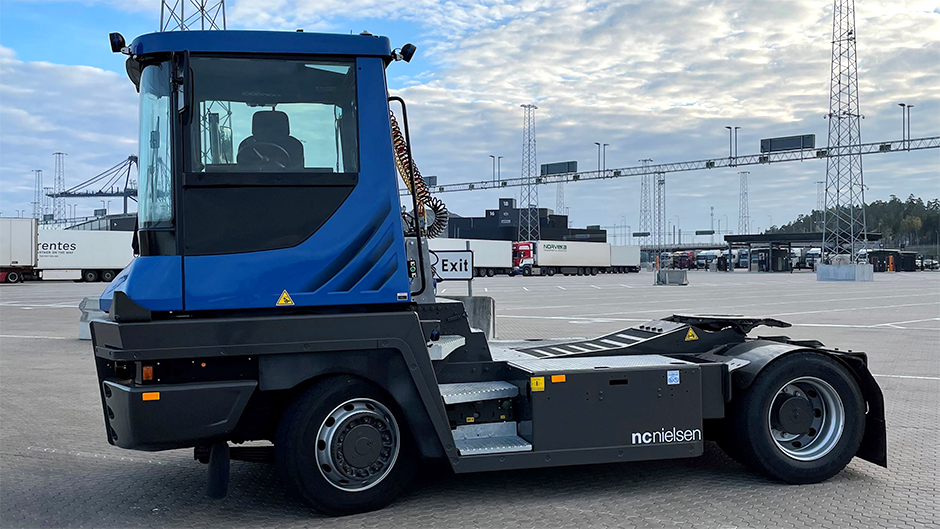 RoRo tractor at Stockholm Norvik Port