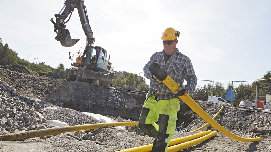 Construction worker at Stockholm Norvik Port